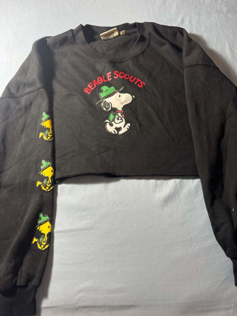 Aeropostale Peanuts Snoopy Size S Black Crop Sweatshirt